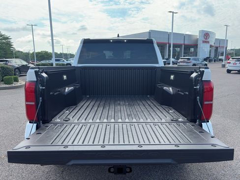 Certified 2025 Toyota Tacoma SR5 AWD/4WD image 9