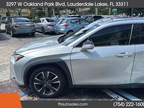 Used 2019 Lexus UX 200 w/ Premium Package FWD image 15