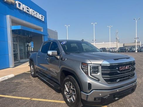 Used 2024 GMC Sierra 1500 SLT w/ SLT Premium Plus Package AWD/4WD image 9