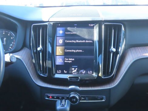 Used 2021 Volvo XC60 T5 Momentum w/ Protection Package Premier FWD image 8