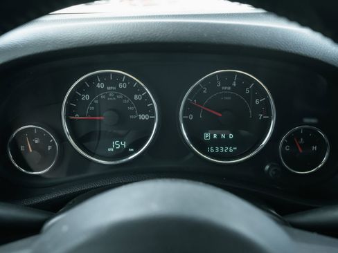 Used 2016 Jeep Wrangler Unlimited Sahara image 19