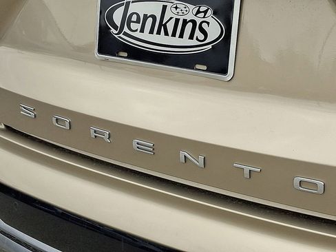 Used 2021 Kia Sorento S image 29