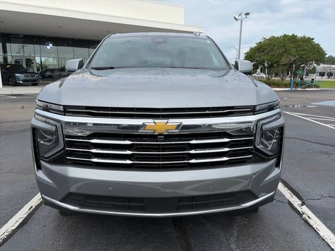 Used 2026 Chevrolet Suburban LT RWD image 2