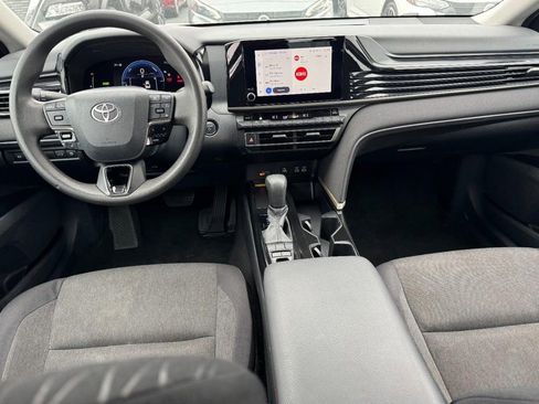 Used 2025 Toyota Camry LE image 11