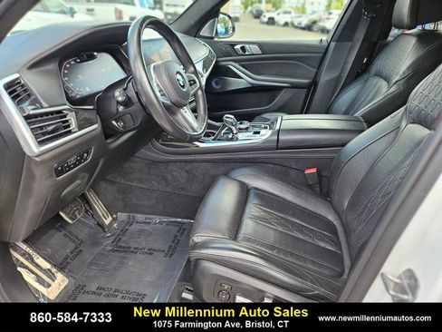 Used 2021 BMW X7 M50i image 17
