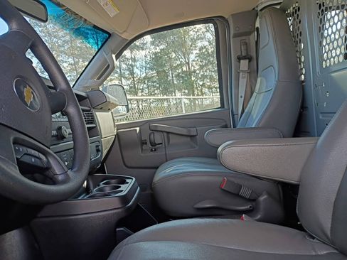 Used 2022 Chevrolet Express 2500 w/ Driver Convenience Package RWD image 9