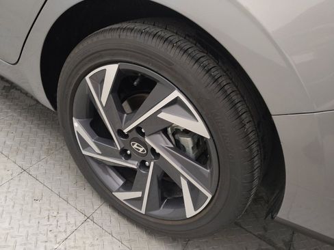 Used 2025 Hyundai Elantra SEL FWD image 31