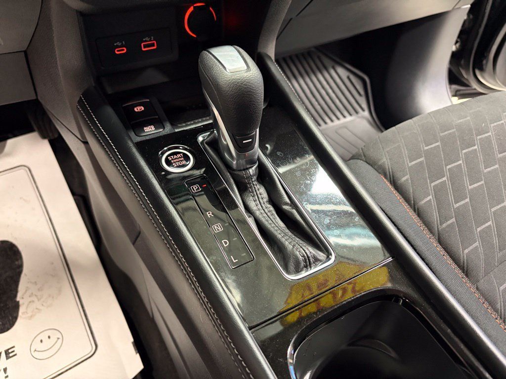 Used 2023 Nissan Kicks SR FWD image 19