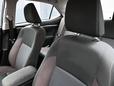Used 2018 Toyota Corolla LE FWD image 12