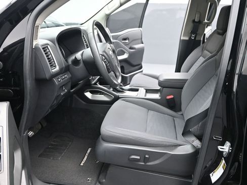 Used 2024 Nissan Frontier SV image 15