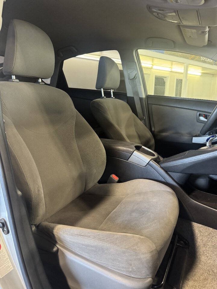 Used 2014 Toyota Prius Two FWD image 6