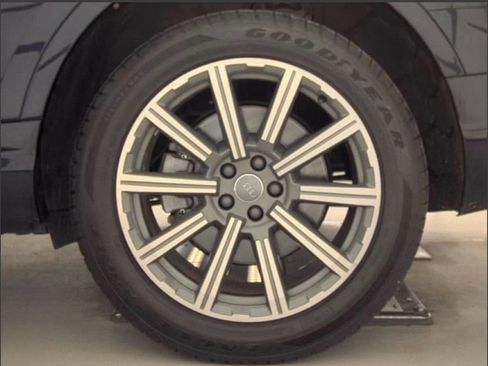 Used 2018 Audi Q7 3.0T Premium Plus AWD/4WD image 18