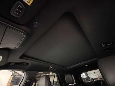 Used 2025 Ford Explorer ST image 8