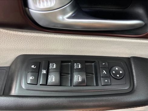 Used 2018 Chrysler Pacifica Limited FWD image 41