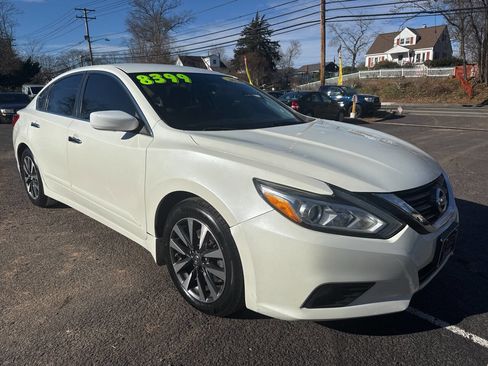Used 2016 Nissan Altima 2.5 SV image 1