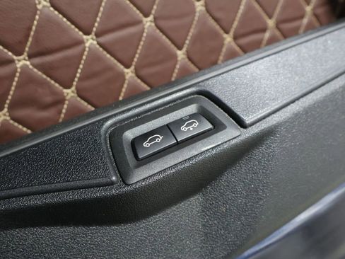 Used 2021 BMW X7 M50i image 24