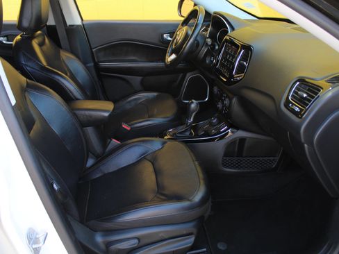 Used 2018 Jeep Compass Limited w/ Navigation Group AWD/4WD image 9