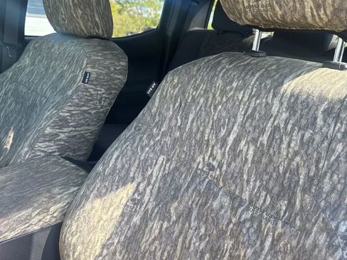 Used 2017 Toyota Tacoma TRD Off-Road w/ Tow Package (A/T) image 2