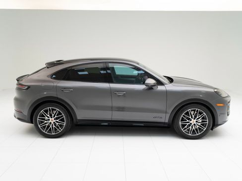 Used 2025 Porsche Cayenne GTS image 8