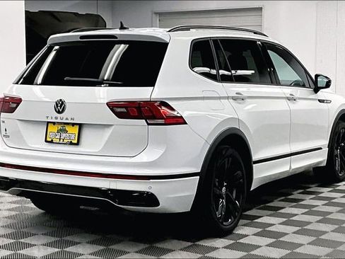 Used 2023 Volkswagen Tiguan SE R-Line FWD image 13