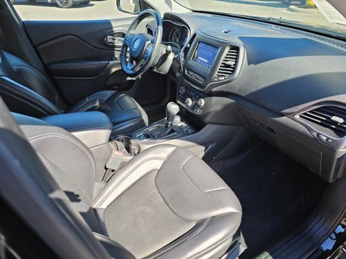 Used 2019 Jeep Cherokee Latitude Plus image 13