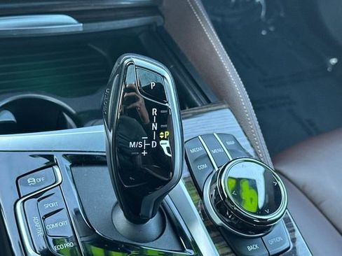 Used 2022 BMW M550i xDrive w/ Executive Package image 24