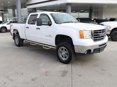 Used 2008 GMC Sierra 2500 SLE w/ Z71 Off-Road Package image 8