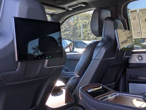 New 2025 Lincoln Navigator Black Label AWD/4WD image 14