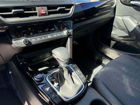 Used 2024 Kia Seltos S AWD/4WD image 13
