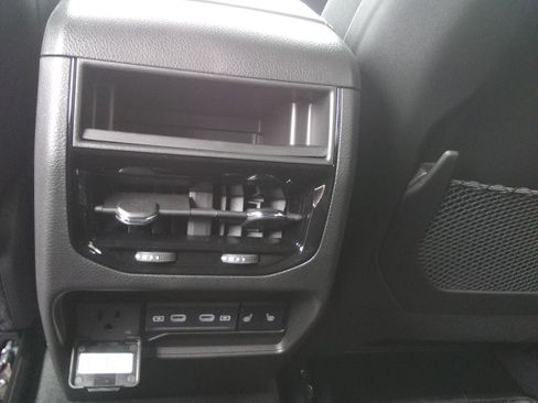 New 2026 Jeep Grand Cherokee Limited w/ Trailer Tow Package AWD/4WD image 9