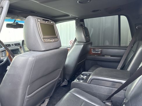 Used 2014 Lincoln Navigator 2WD image 22