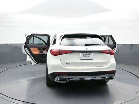 Used 2025 Mercedes-Benz GLC 350e 4MATIC image 51