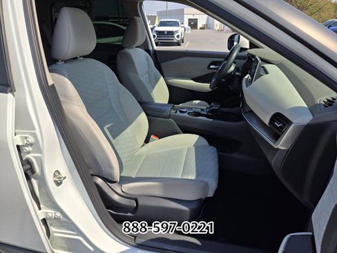 Used 2023 Nissan Rogue SV image 19