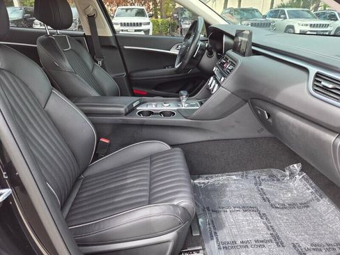 Used 2023 Genesis G70 3.3T RWD image 32