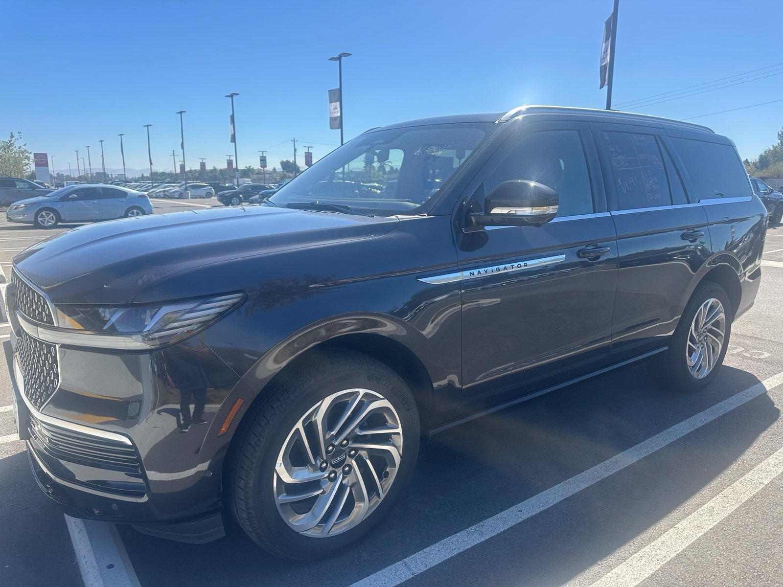 Used 2025 Lincoln Navigator Reserve AWD/4WD image 2
