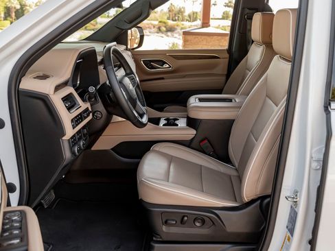 Used 2023 Chevrolet Suburban Premier w/ Premium Package AWD/4WD image 15
