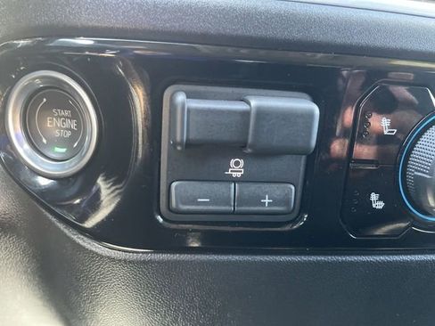 Used 2025 Chevrolet Silverado 2500 LT w/ Convenience Package image 35