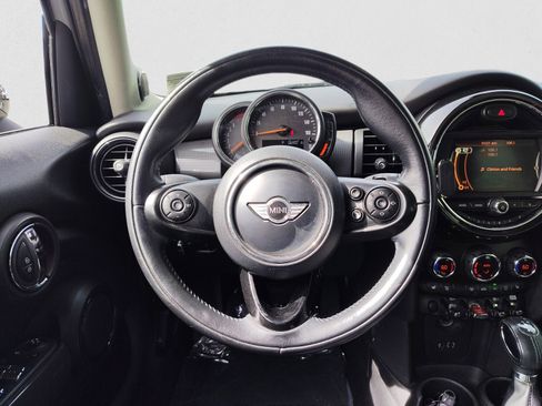 Used 2018 MINI Cooper 4-Door Hardtop FWD image 15