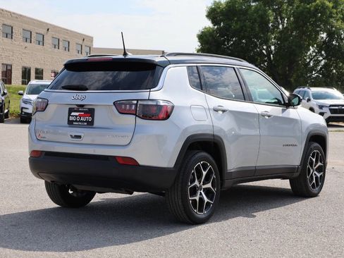 Used 2025 Jeep Compass Limited AWD/4WD image 9