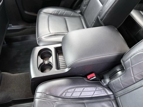 Used 2018 Ford Explorer Platinum image 32