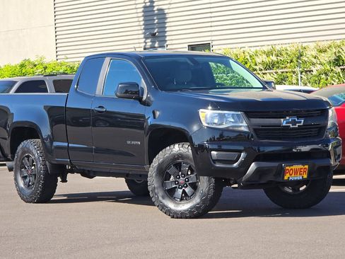 Used 2020 Chevrolet Colorado W/T w/ WT Convenience Package RWD image 2