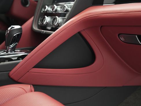 Used 2022 Bentley Bentayga V8 image 55