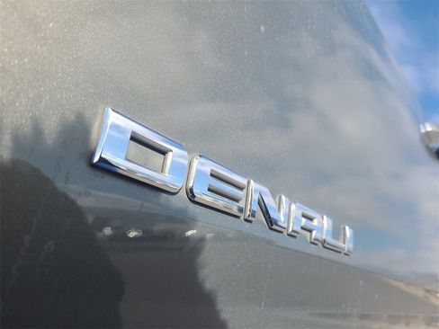 Used 2018 GMC Yukon XL Denali w/ Open Road Package image 18