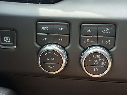 Used 2025 GMC Sierra 1500 AT4 w/ AT4 Premium Package AWD/4WD image 31