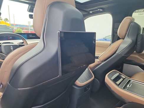Used 2025 Lincoln Navigator Black Label AWD/4WD image 19
