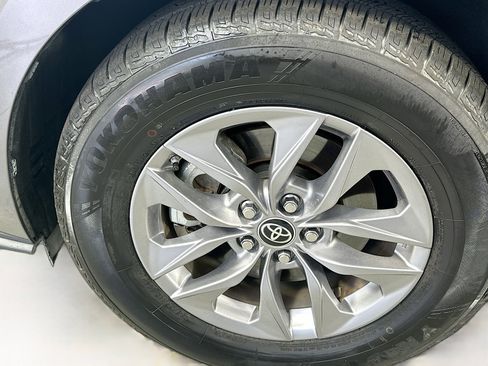 Used 2022 Toyota Sienna XLE w/ XLE Plus Package FWD image 33