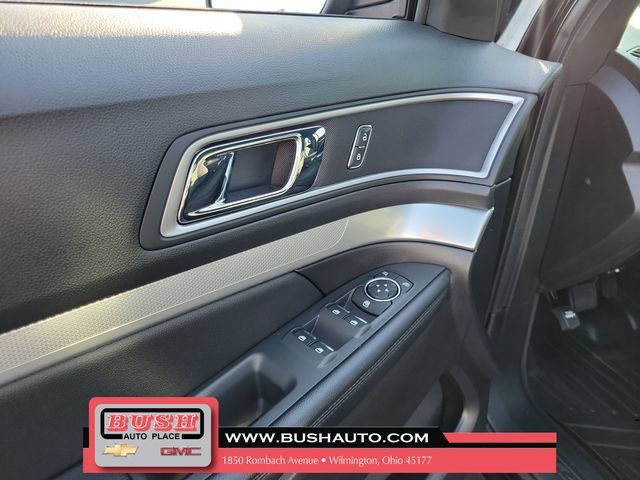 Used 2017 Ford Explorer XLT AWD/4WD image 18