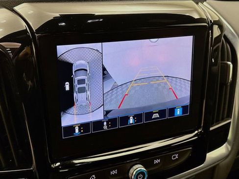 Used 2023 Chevrolet Traverse LT image 14