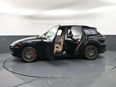 Used 2023 Porsche Cayenne GTS AWD/4WD image 37