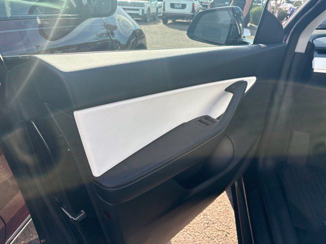 Used 2022 Tesla Model Y Long Range AWD/4WD image 10